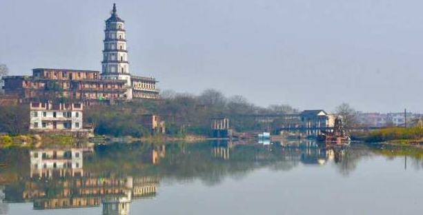 常宁市借助无人机空中巡河,全方位无死角治水(图1) 常宁市借助无人机空中巡河,全方位无死角治水(图1)